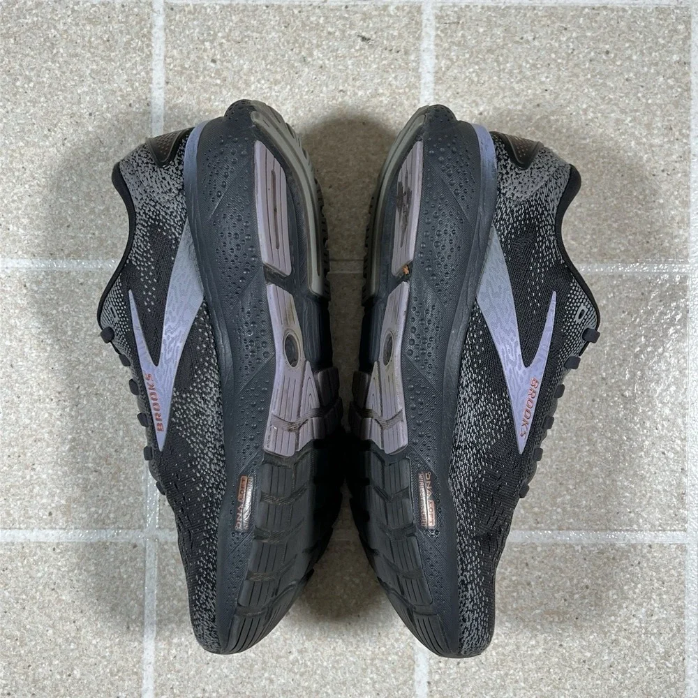 Brooks worn but